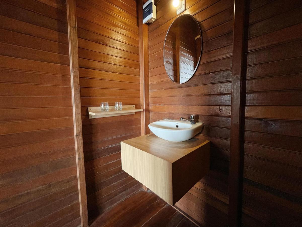 Azana Essence Villa Tabitha Lombok Bumbang Exteriör bild