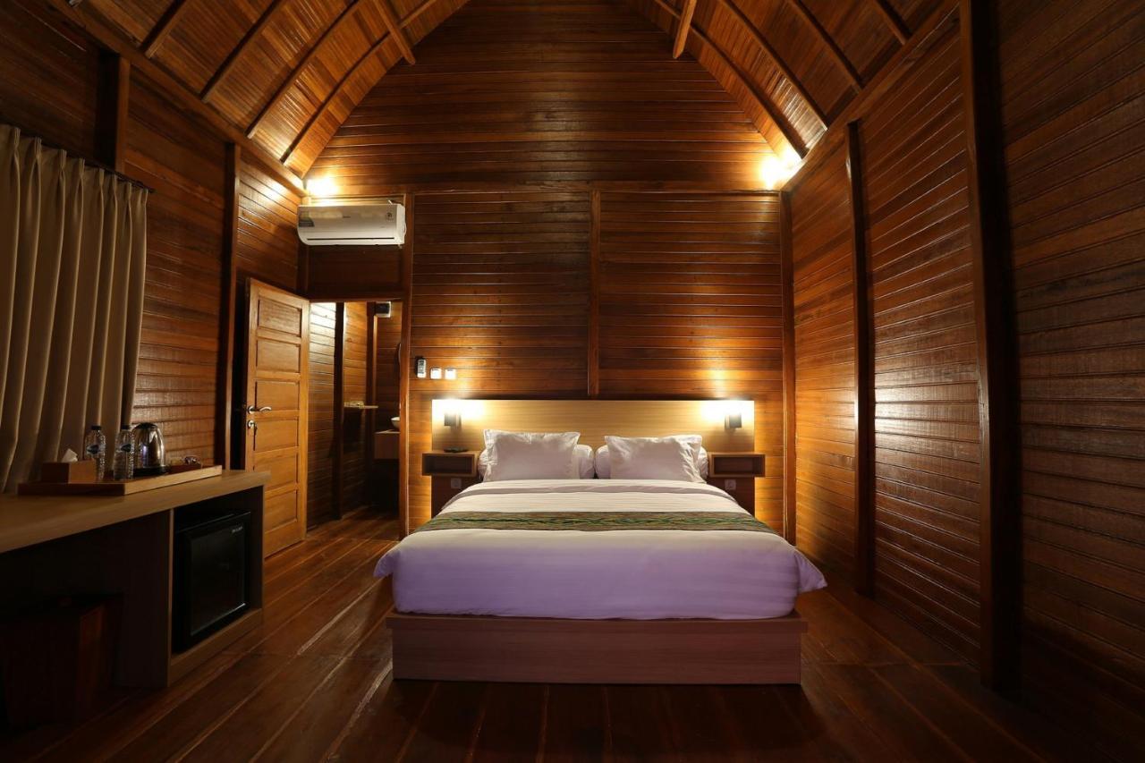 Azana Essence Villa Tabitha Lombok Bumbang Exteriör bild