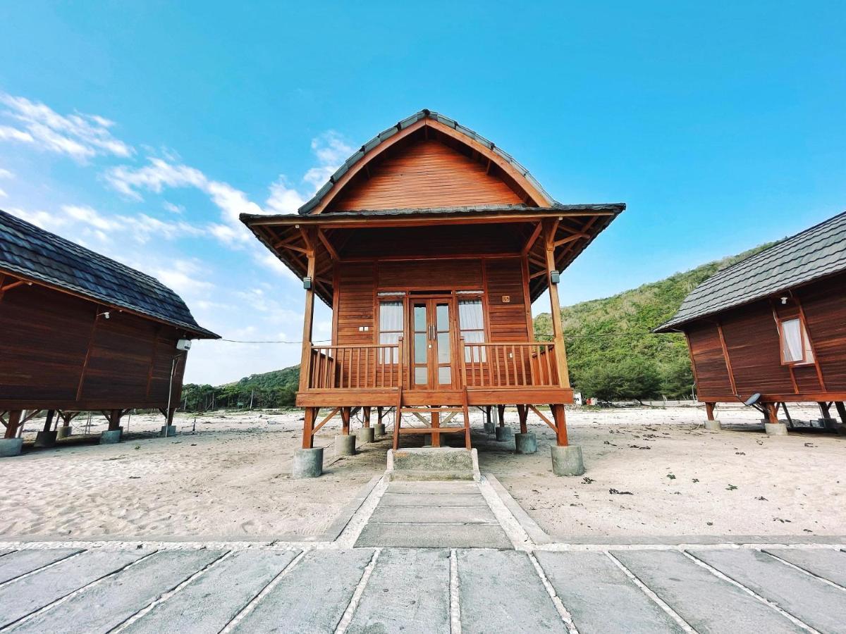 Azana Essence Villa Tabitha Lombok Bumbang Exteriör bild